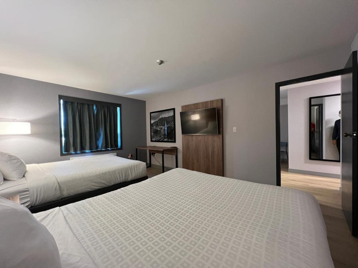 Super 8 By Wyndham Cornwall On Ngoại thất bức ảnh