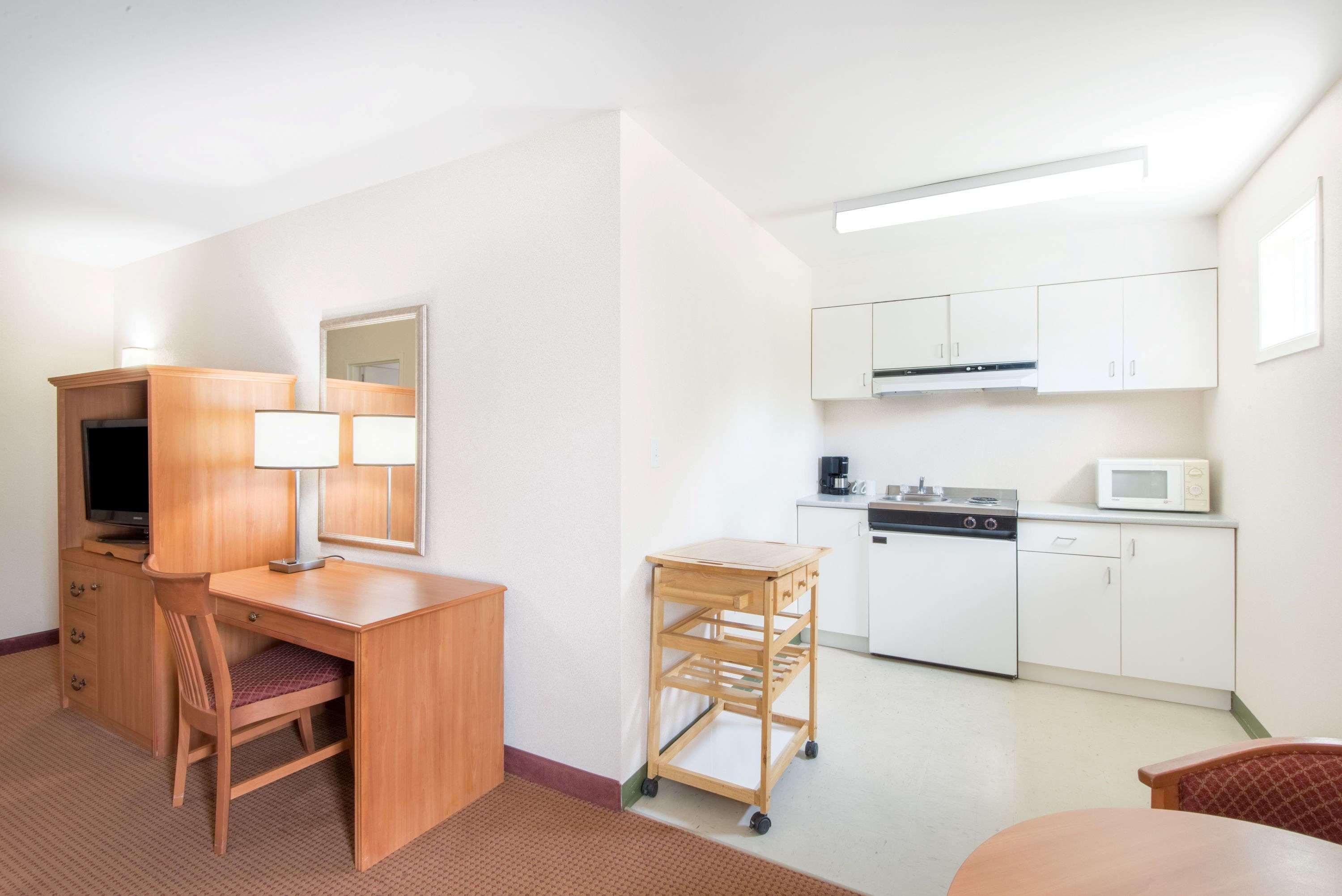 Super 8 By Wyndham Cornwall On Ngoại thất bức ảnh