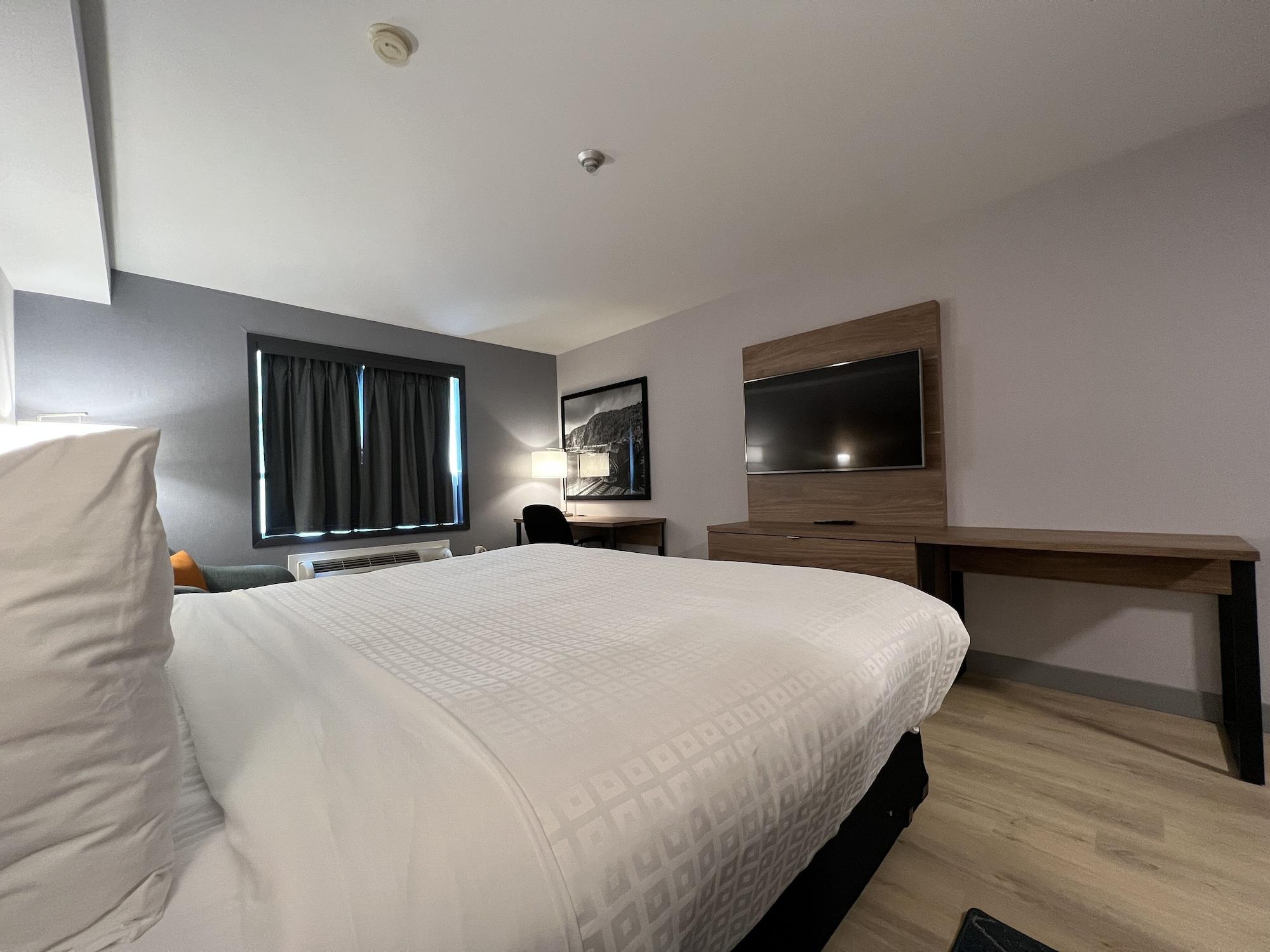 Super 8 By Wyndham Cornwall On Ngoại thất bức ảnh