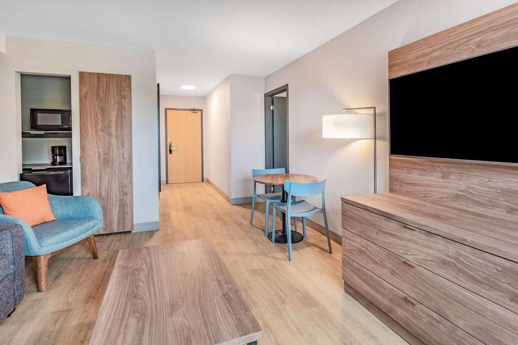 Super 8 By Wyndham Cornwall On Phòng bức ảnh