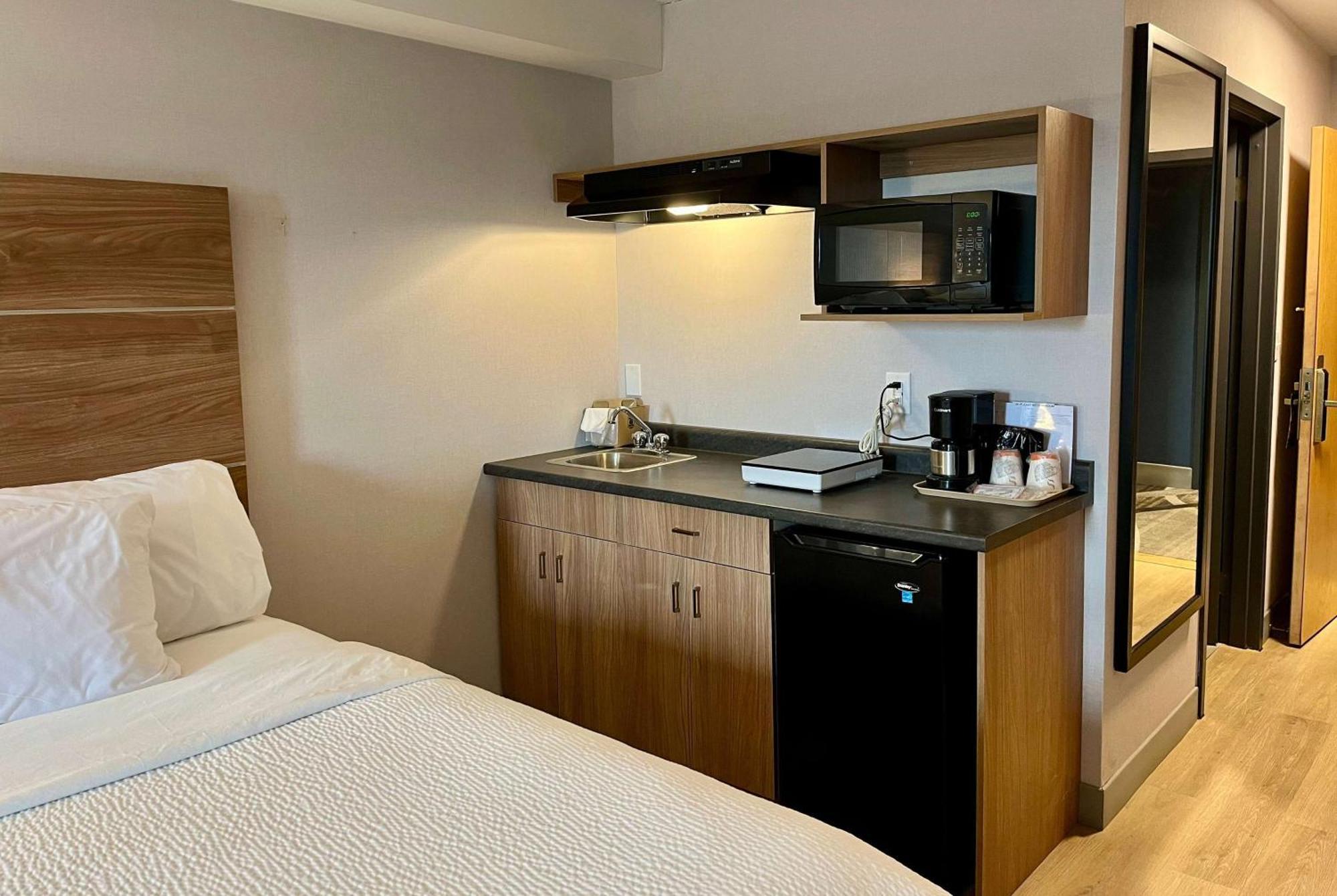 Super 8 By Wyndham Cornwall On Ngoại thất bức ảnh