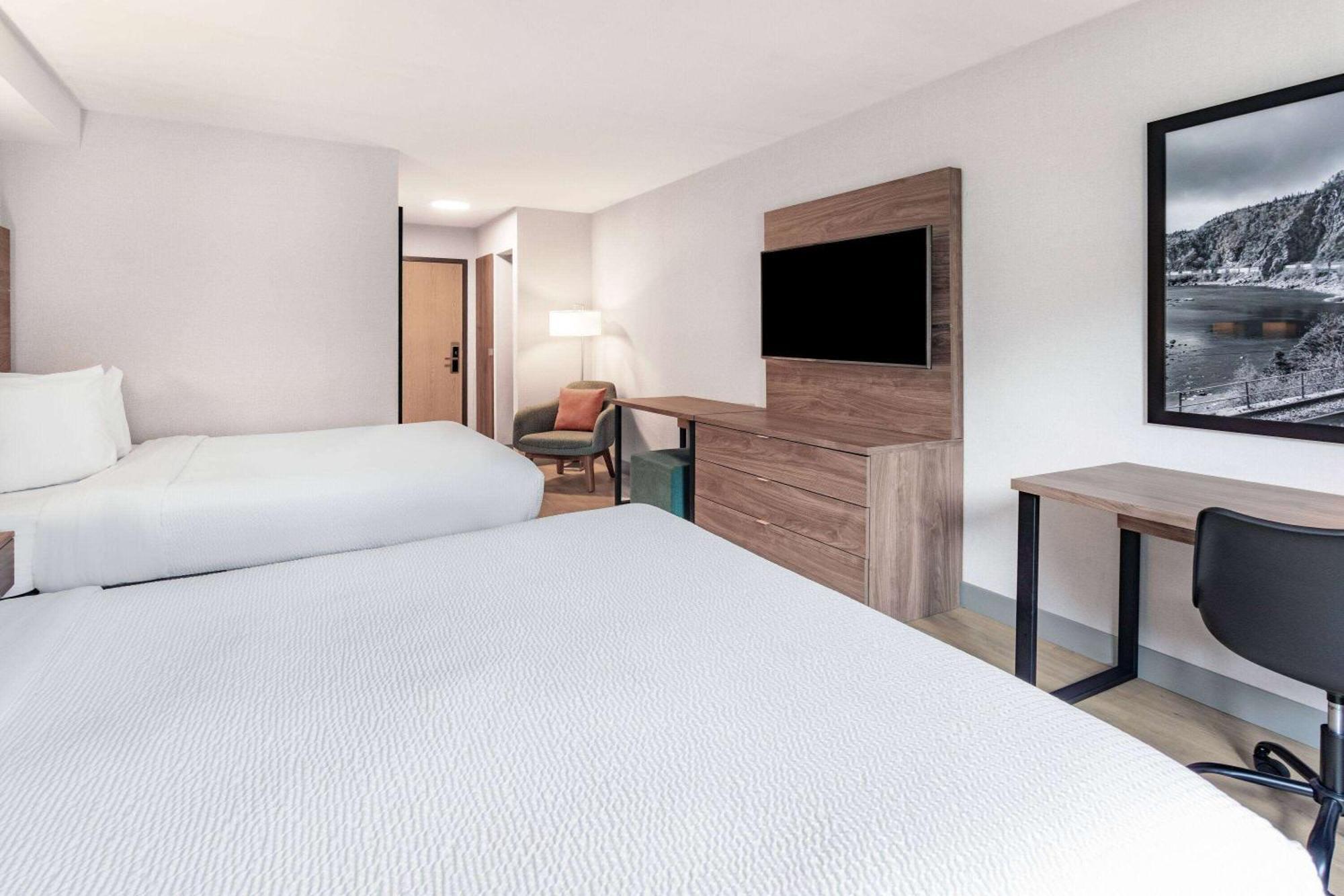 Super 8 By Wyndham Cornwall On Ngoại thất bức ảnh