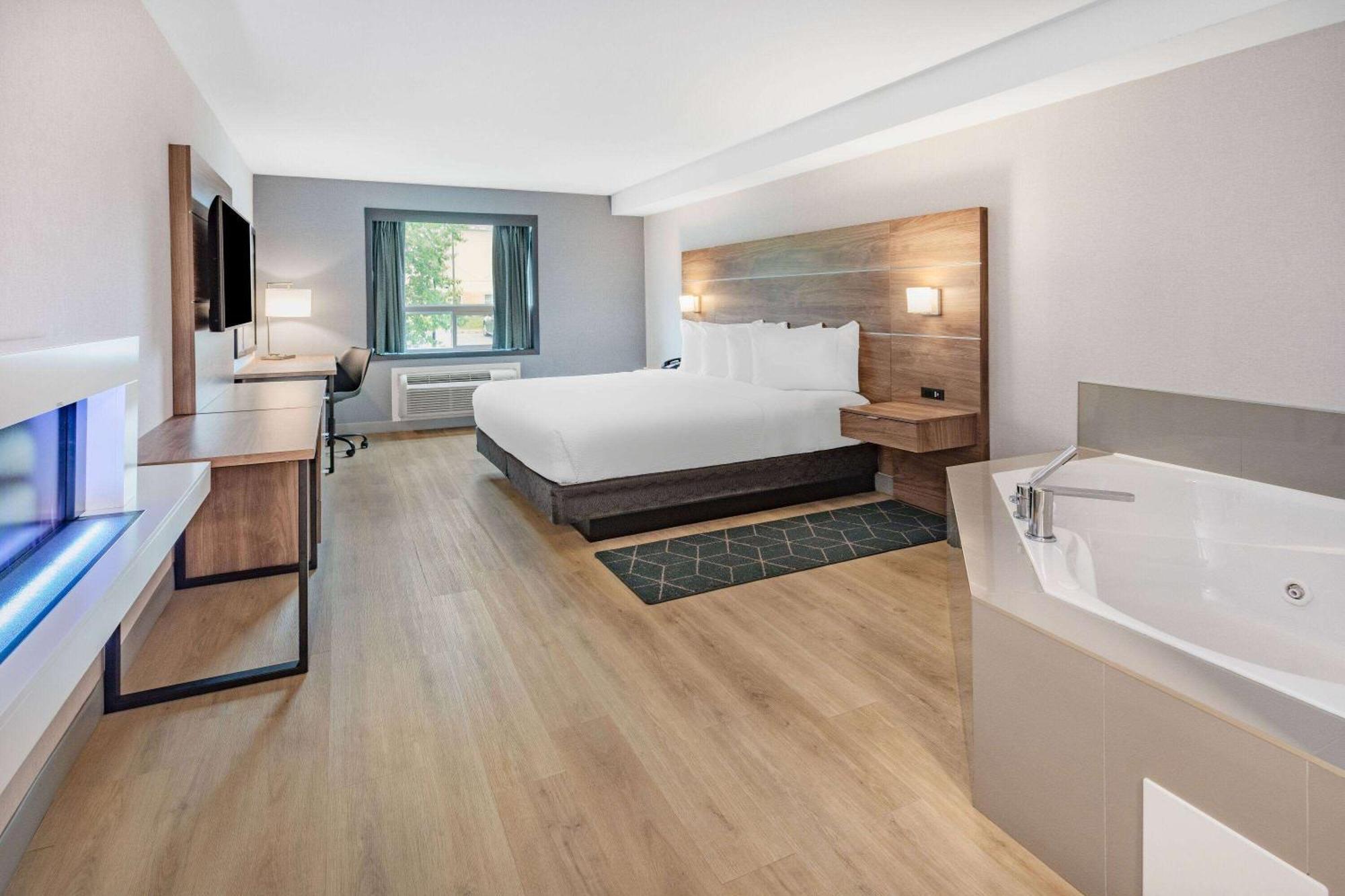 Super 8 By Wyndham Cornwall On Ngoại thất bức ảnh