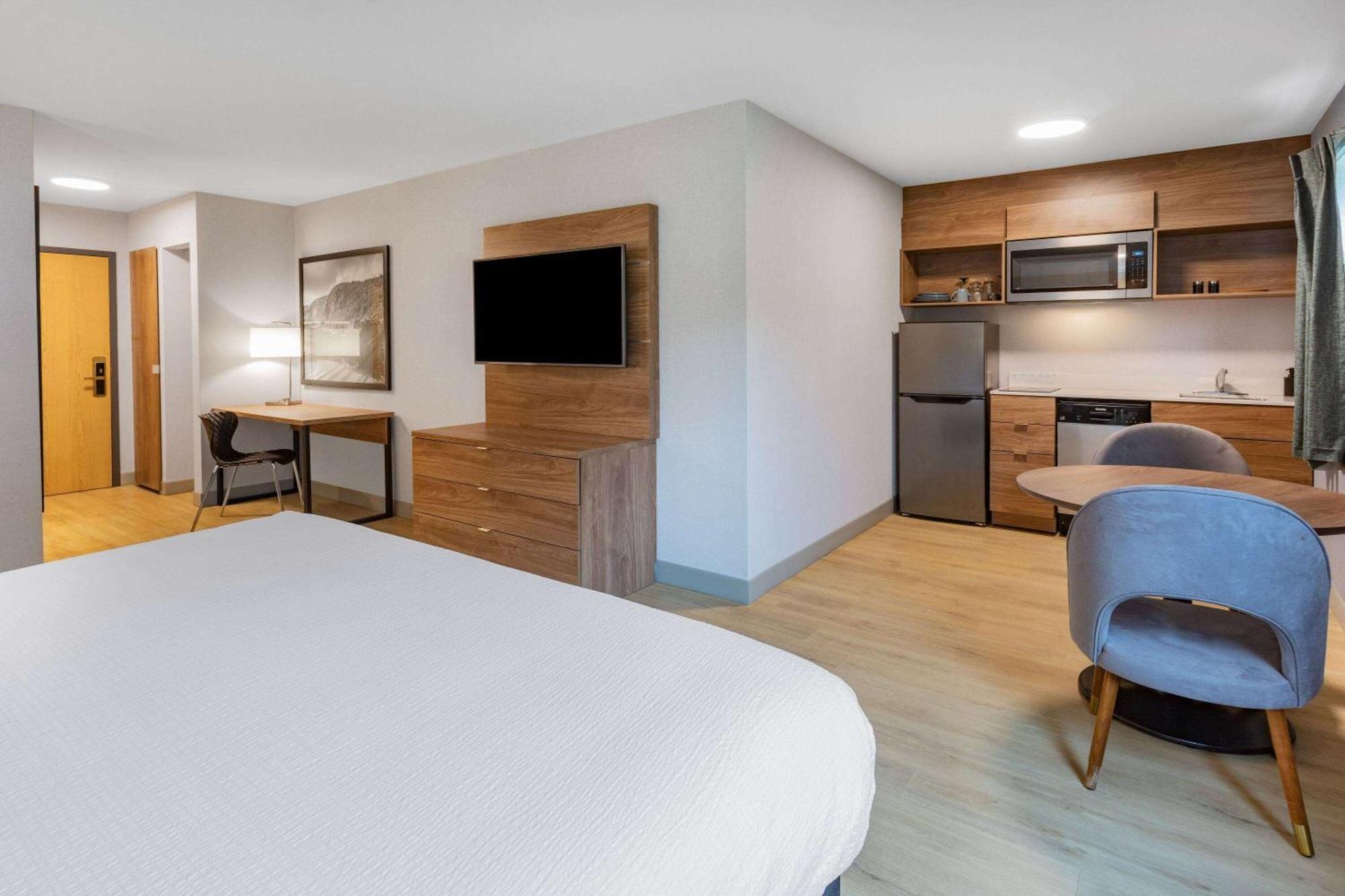 Super 8 By Wyndham Cornwall On Ngoại thất bức ảnh