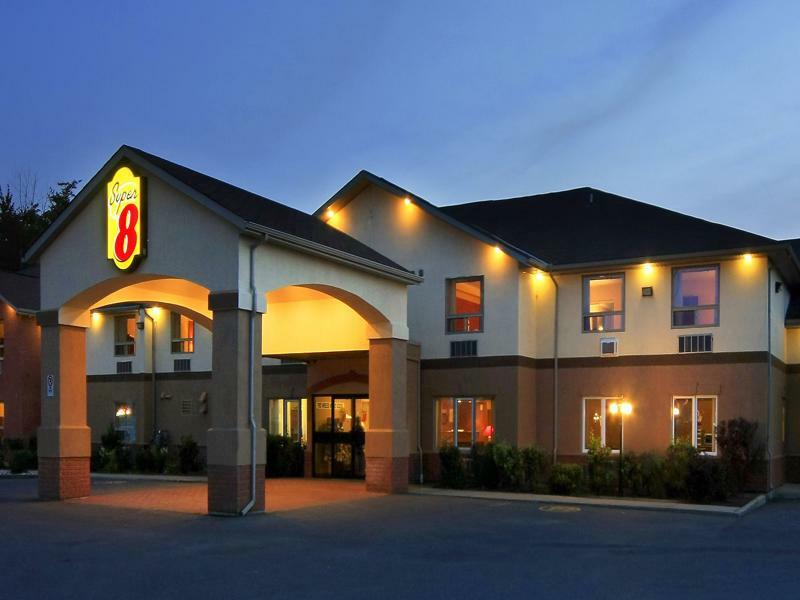 Super 8 By Wyndham Cornwall On Ngoại thất bức ảnh